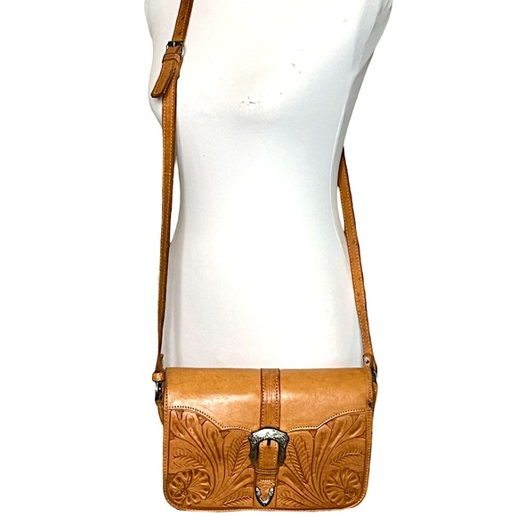 AMERICAN WEST Tooled Crossbody Bag Silver Tone Engraved Flap Over Magnetic Snap - Picture 2 of 10